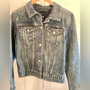 Dark blue Jean jacket by GAP 
Size M.